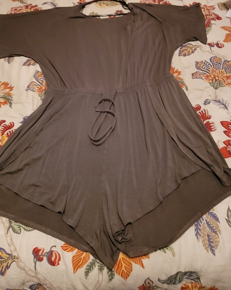 Gap Romper Size XL, Olive Green